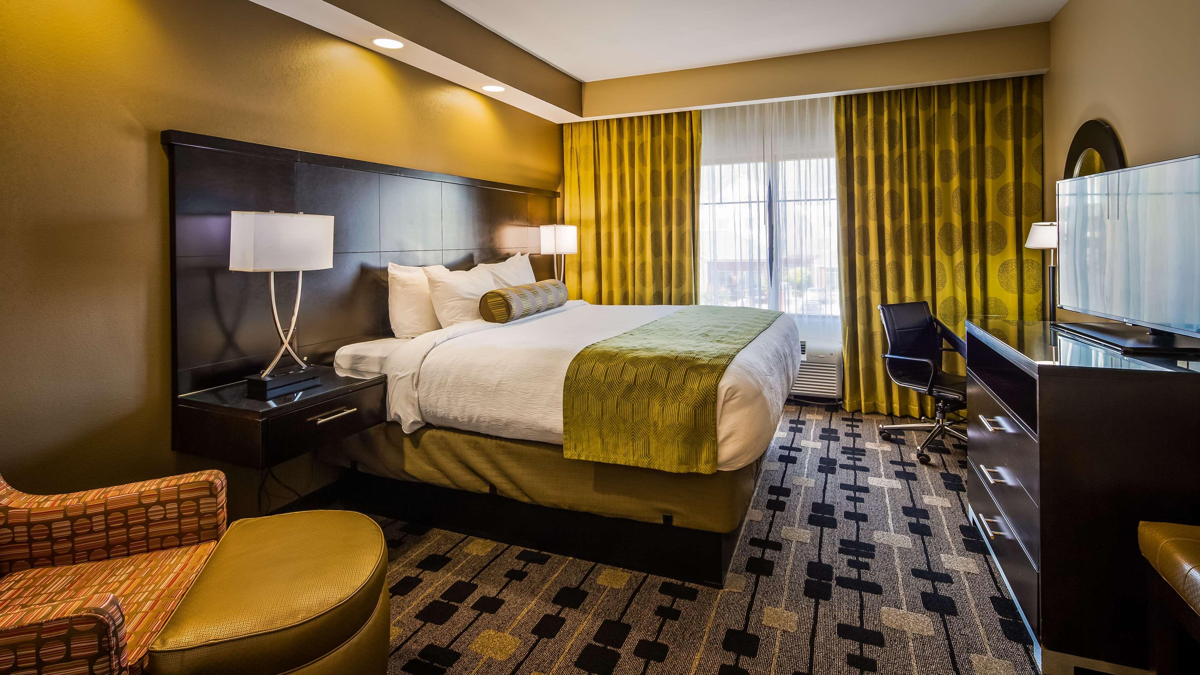 Best Western Plus University Inn Hattiesburg Exterior photo
