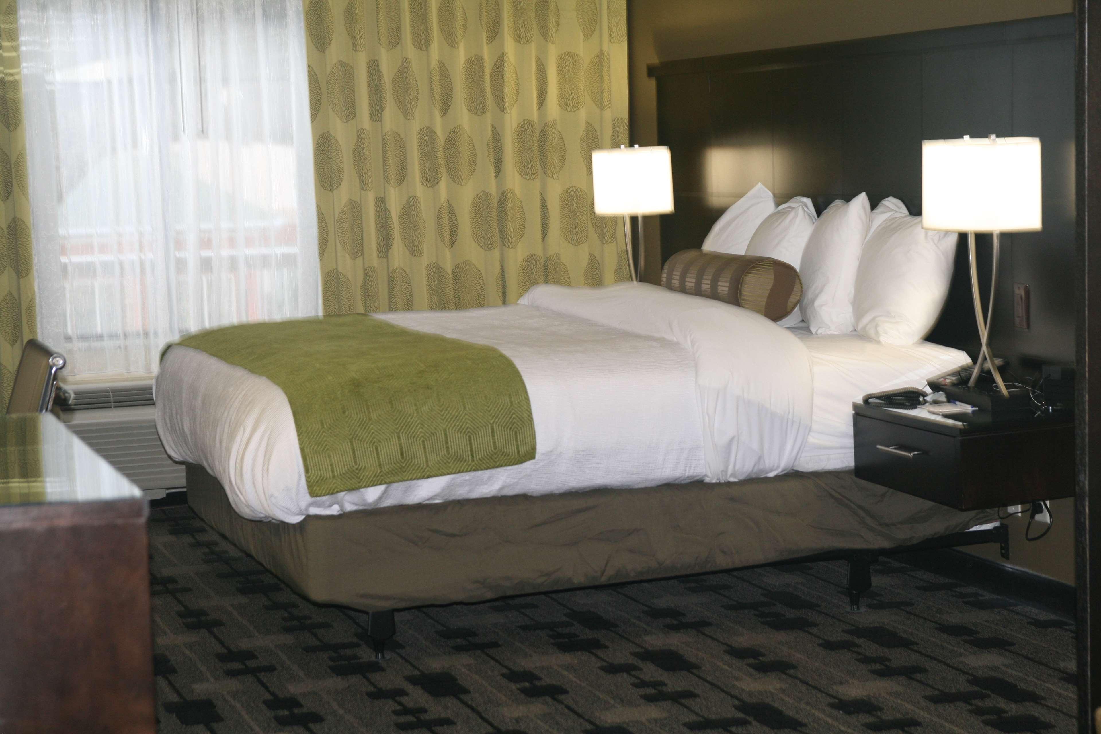 Best Western Plus University Inn Hattiesburg Exterior photo