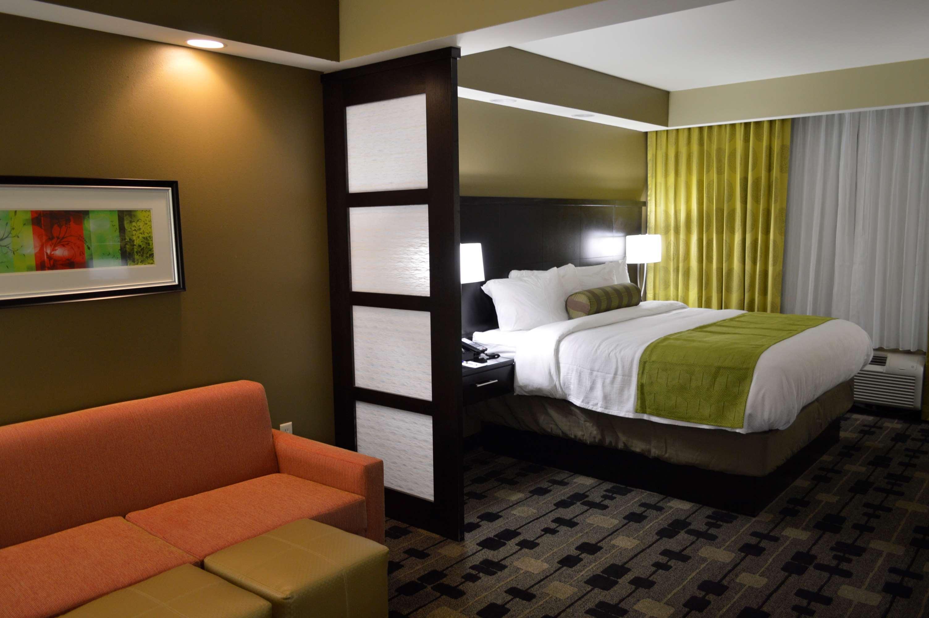 Best Western Plus University Inn Hattiesburg Exterior photo