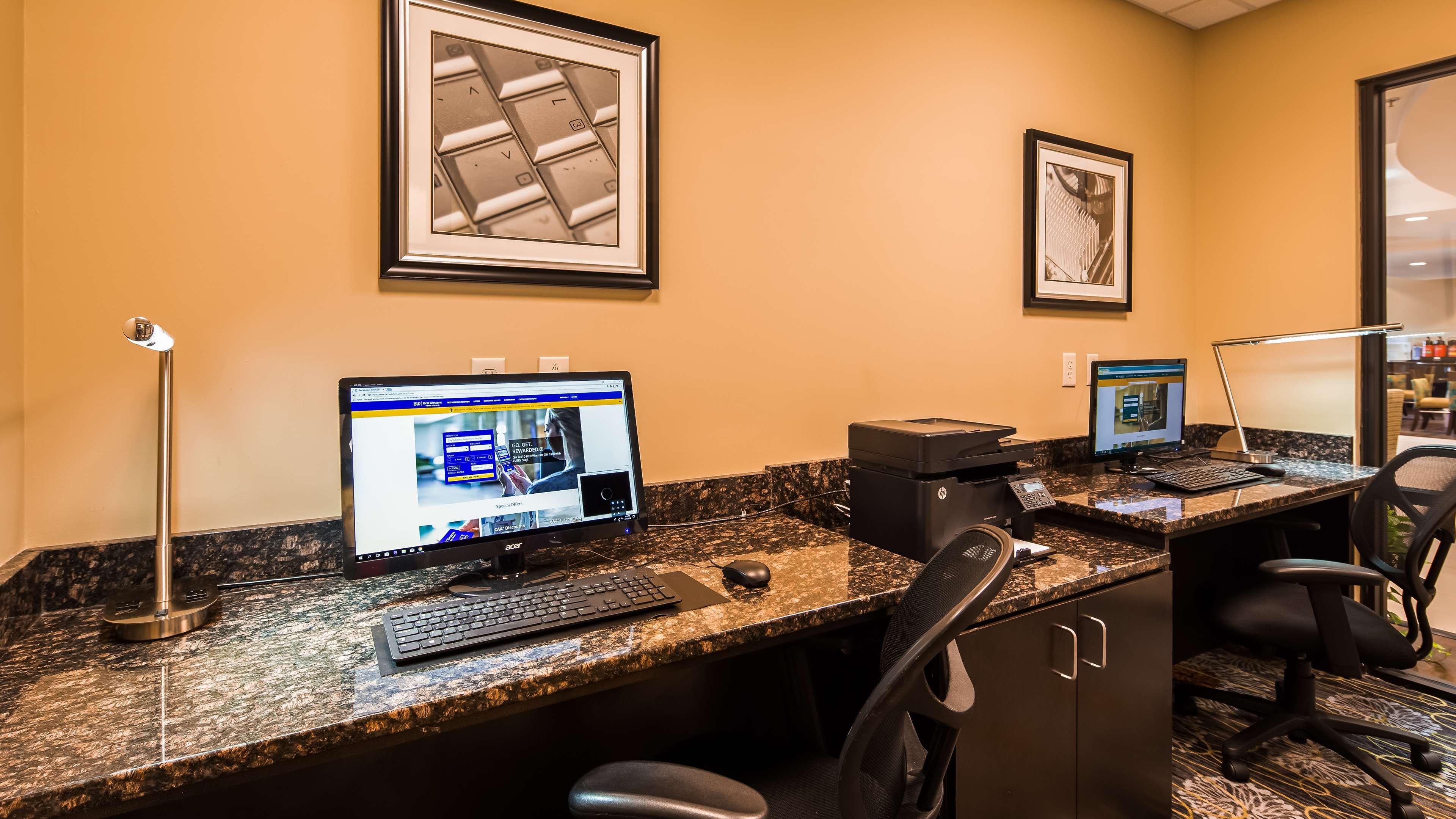 Best Western Plus University Inn Hattiesburg Exterior photo